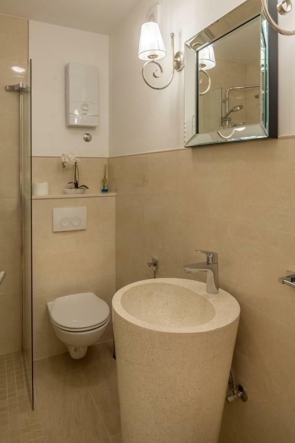 Apartments Villa Lux Dugi Rat Esterno foto