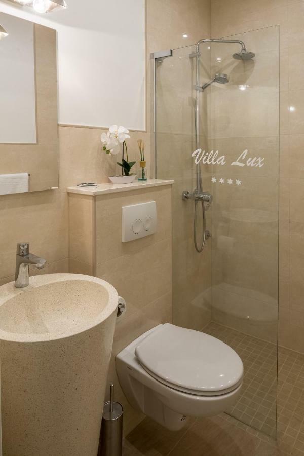 Apartments Villa Lux Dugi Rat Esterno foto
