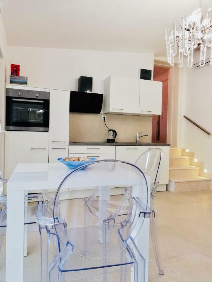 Apartments Villa Lux Dugi Rat Esterno foto
